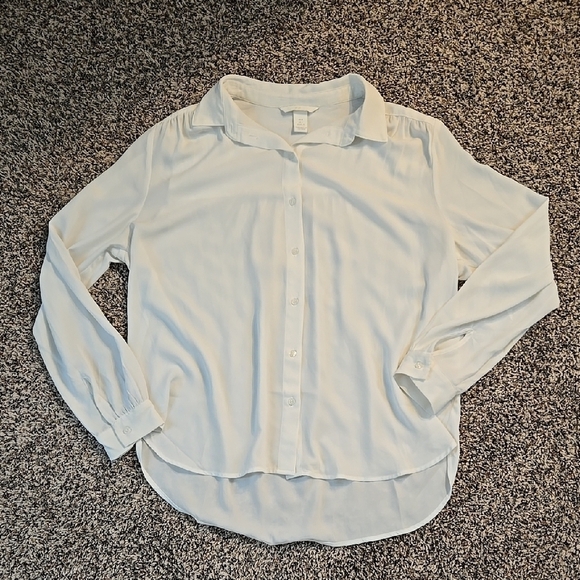 Classic White Women's Button-Up Shirt - Picture 3 of 8